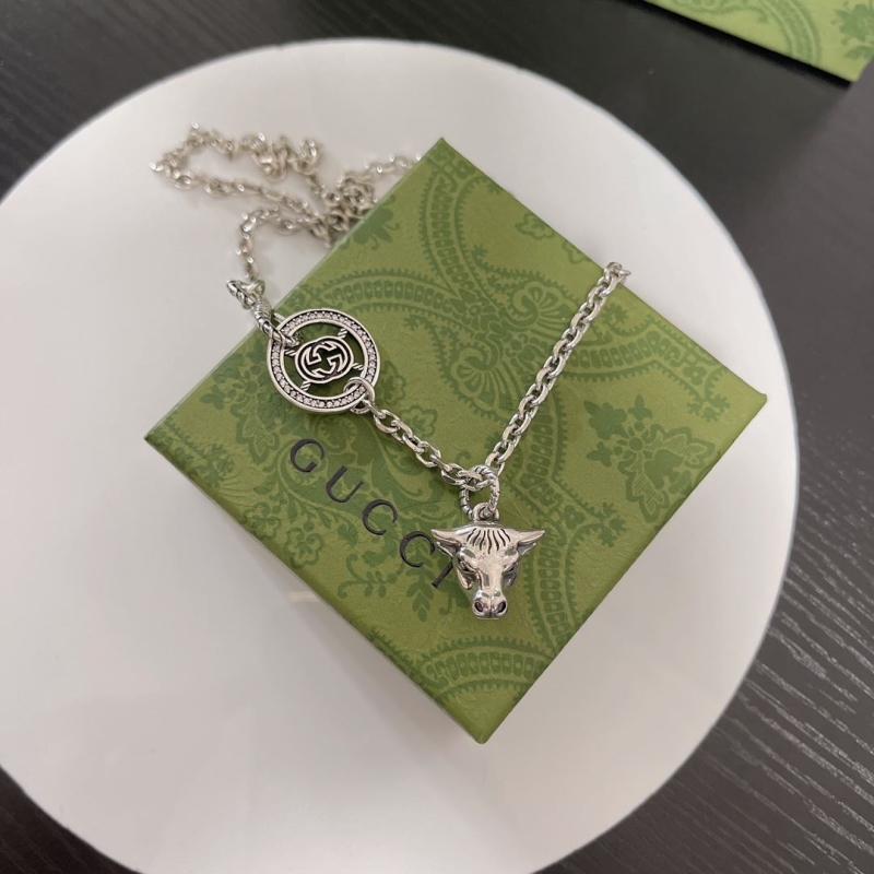 G*u*i necklaces